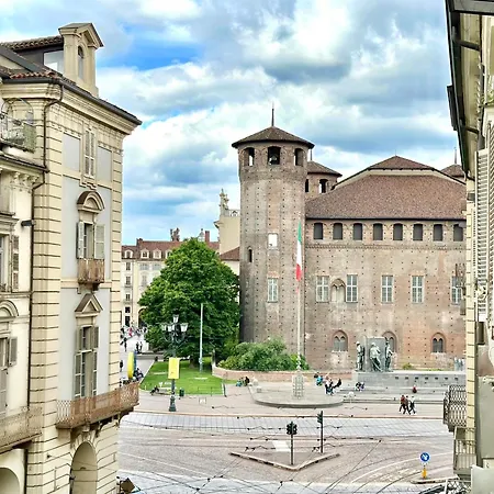 180 M2 Grand - Piazza Castello アパート